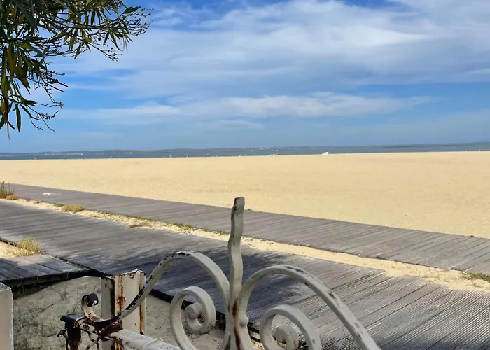 Premiere Ligne - Vue Exceptionnelle - Acces Direct - Grand Balcon - Parking Privatif Clos - A Pieds شقة